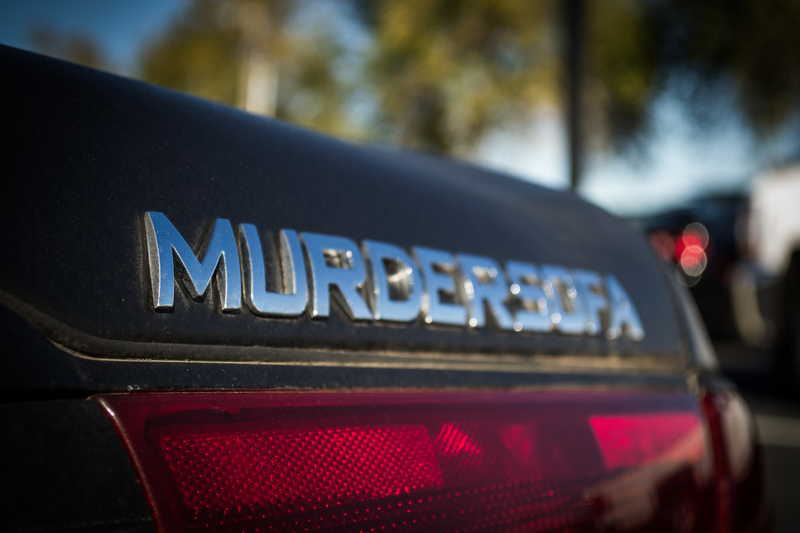Illustration for article titled MURDERSOFA